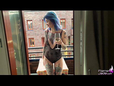 ❤️ തുറന്ന ആകാശത്തിൻ കീഴിൽ വികാരാധീനനായി ഗൾപ്പോടെ മുലകുടിക്കുന്ന അതിമനോഹരമായ പെൺകുട്ടി ❤  ലൈംഗികത  ml.sayhentai.ru ❌